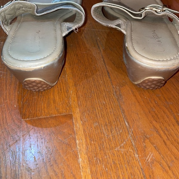 cole haan gold flip flops nike air walking shoe travel comfortable leather cute - Picture 5 of 7